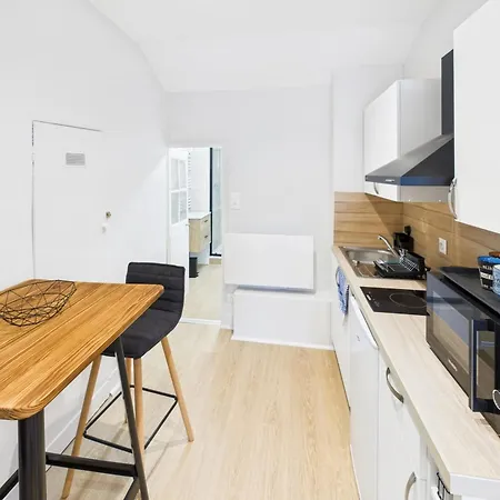 Le Chevalier Au Lion - Center *